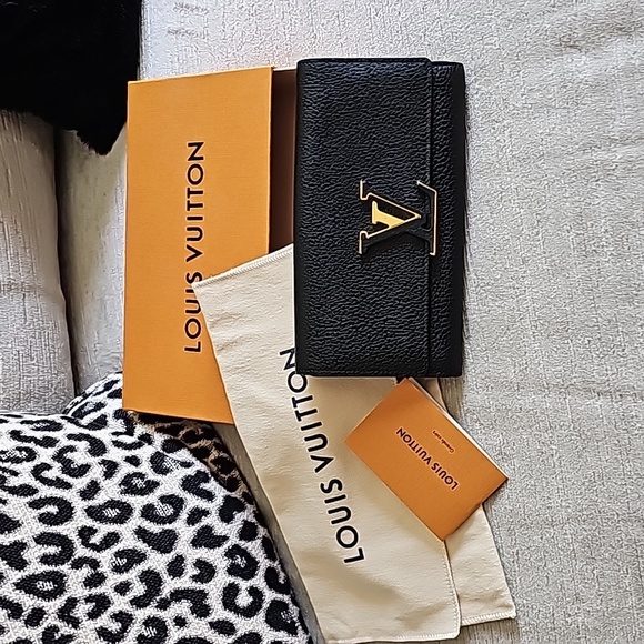 Louis Vuitton Handbags - AUTHENTIC NWOT-Louis Vuitton Capucines Taurillon Leather Long Wallet